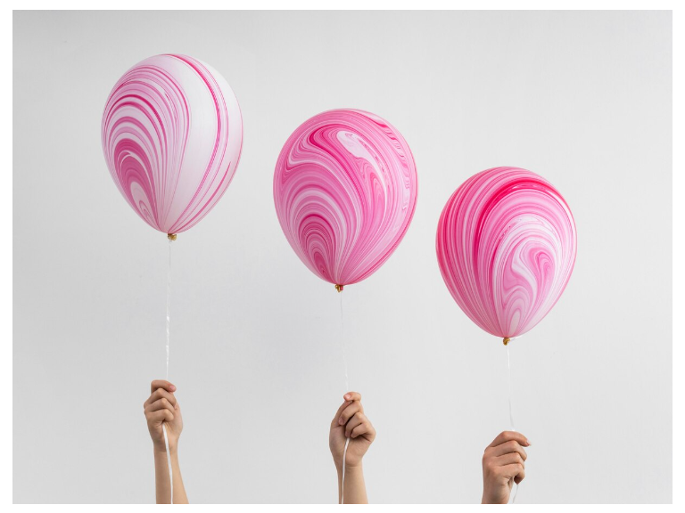 Nafukování balónků héliem